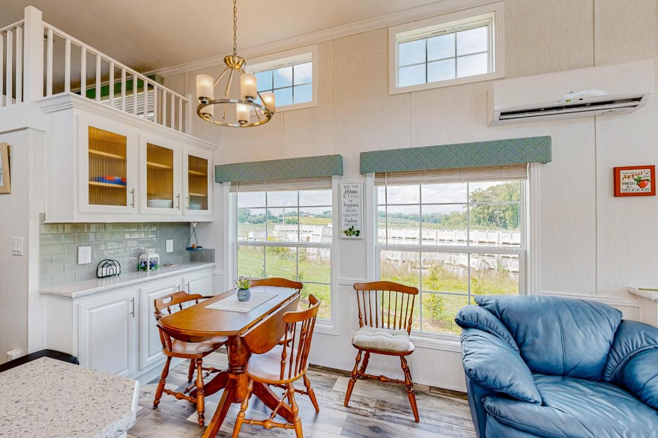 Tiny Charmer Hendersonville Exterior photo